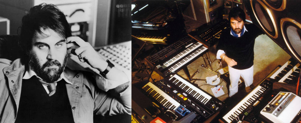 Vangelis en blanco y negro y en su estudio, rodeado de sintetizadores