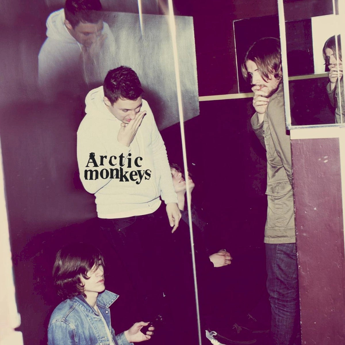 Portada de Humbug — Arctic Monkeys